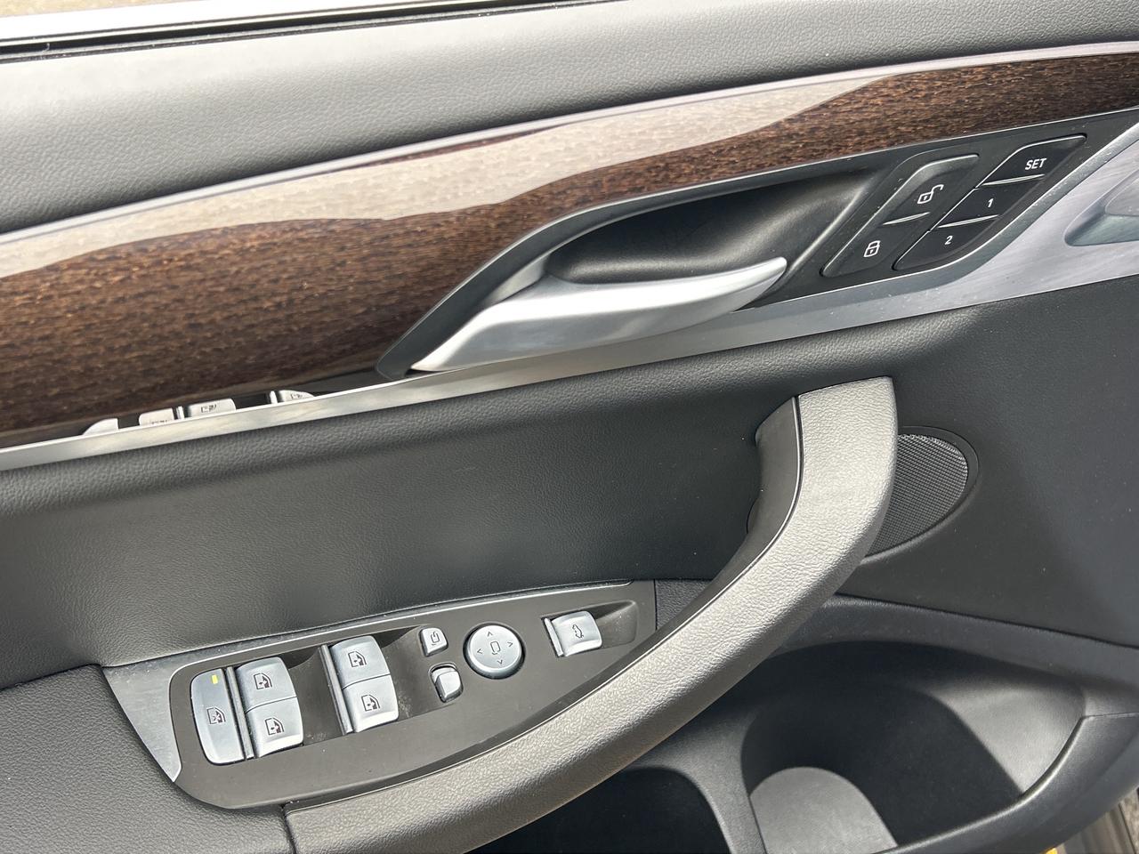 2025 BMW X4 HEADS UP DISPLAY, CARPLAY, PANOROOF,AMBIENT LIGHTS Photo