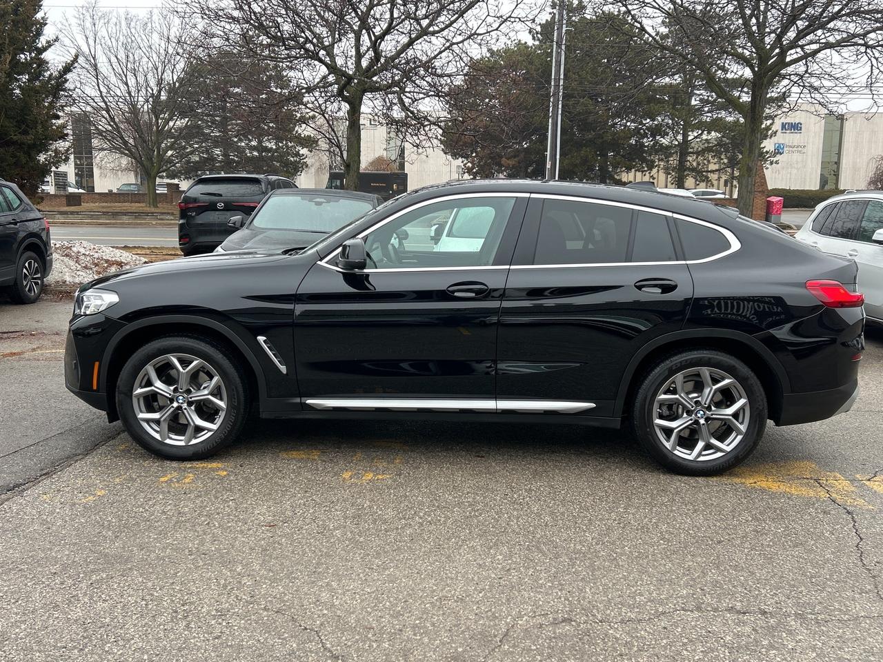 2025 BMW X4 HEADS UP DISPLAY, CARPLAY, PANOROOF,AMBIENT LIGHTS Photo