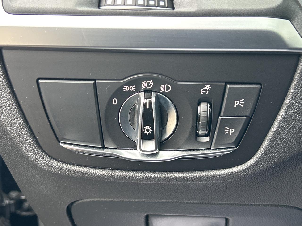 2025 BMW X4 HEADS UP DISPLAY, CARPLAY, PANOROOF,AMBIENT LIGHTS Photo