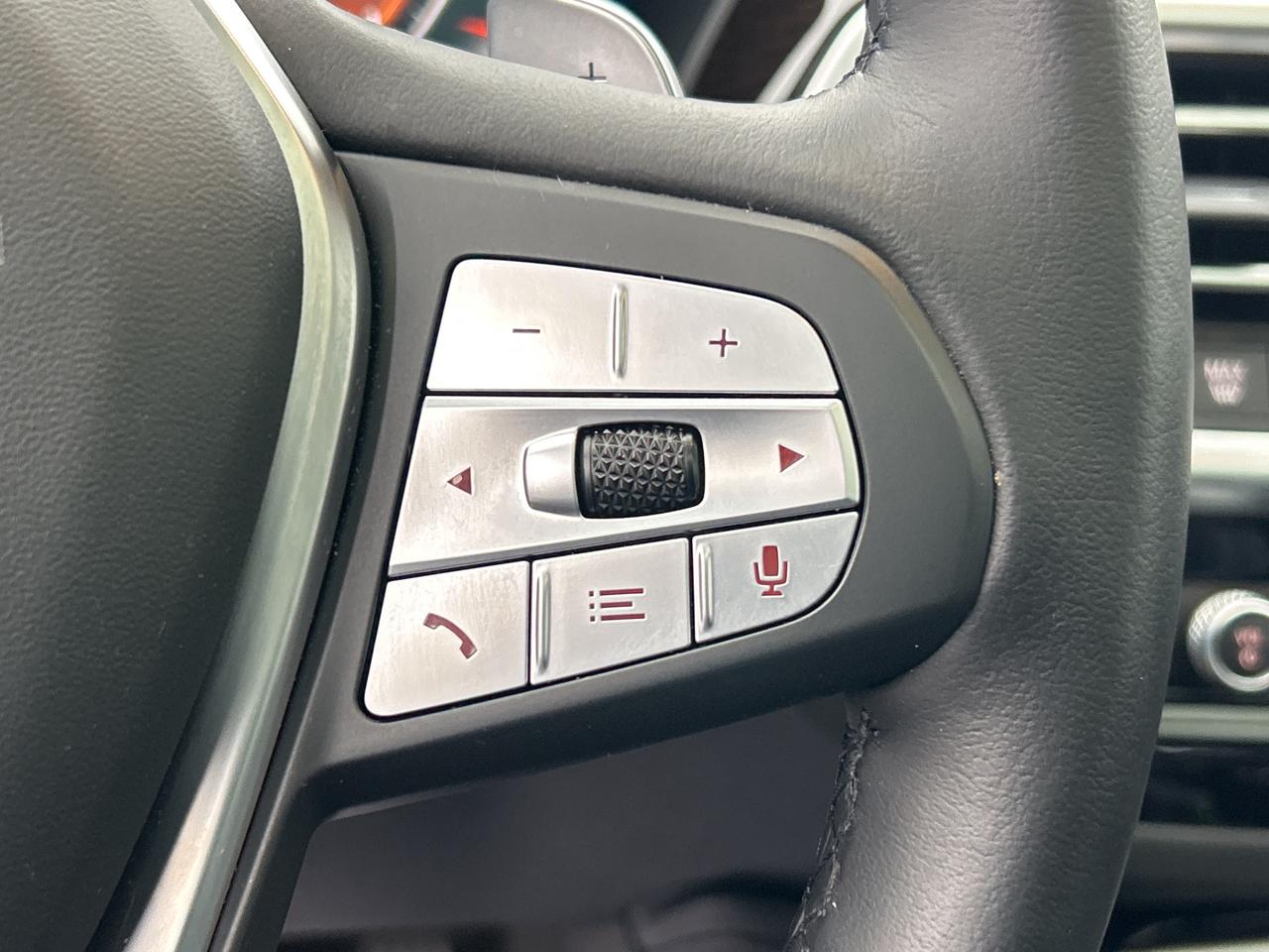 2025 BMW X4 HEADS UP DISPLAY, CARPLAY, PANOROOF,AMBIENT LIGHTS Photo