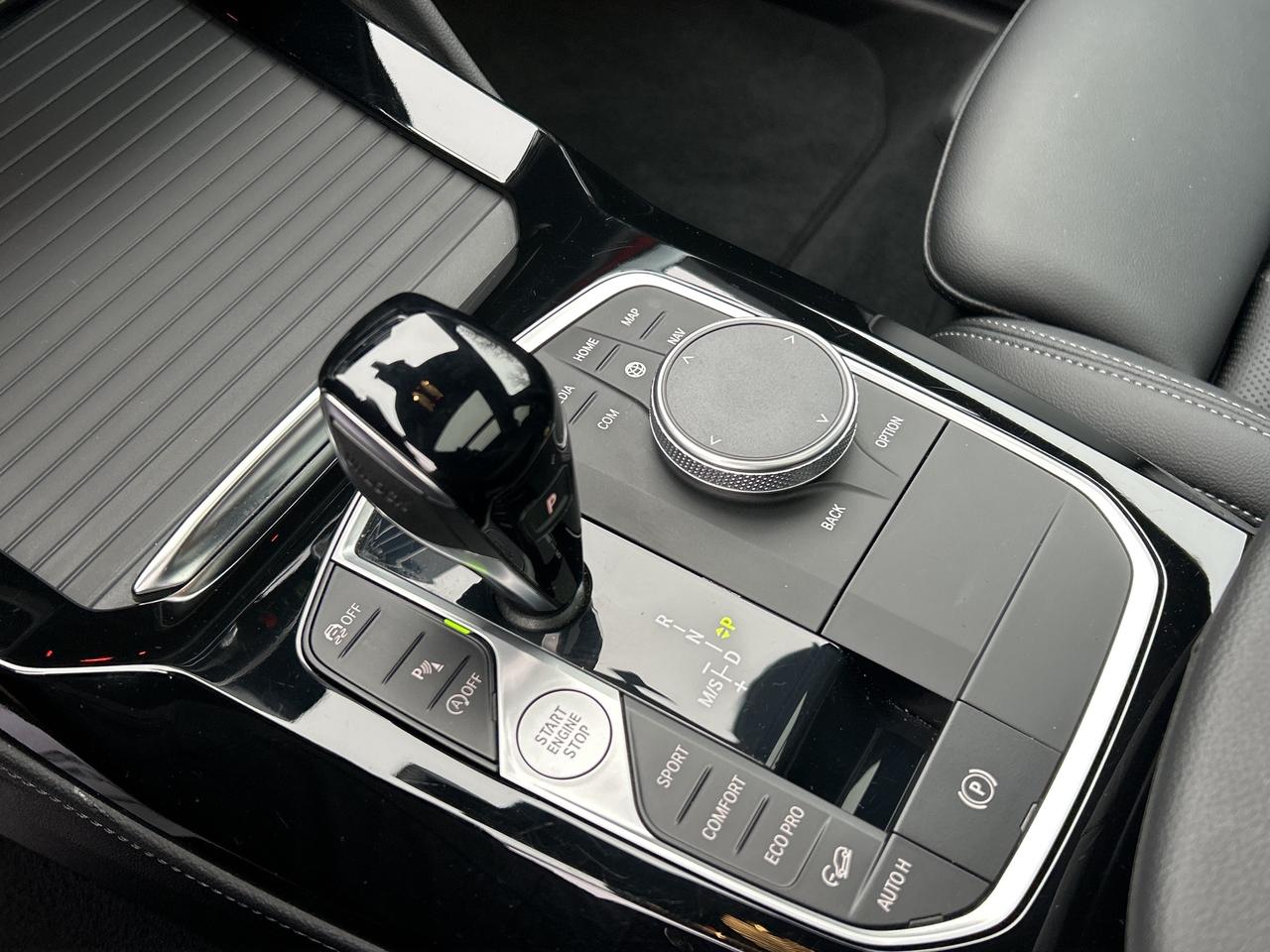 2025 BMW X4 HEADS UP DISPLAY, CARPLAY, PANOROOF,AMBIENT LIGHTS Photo