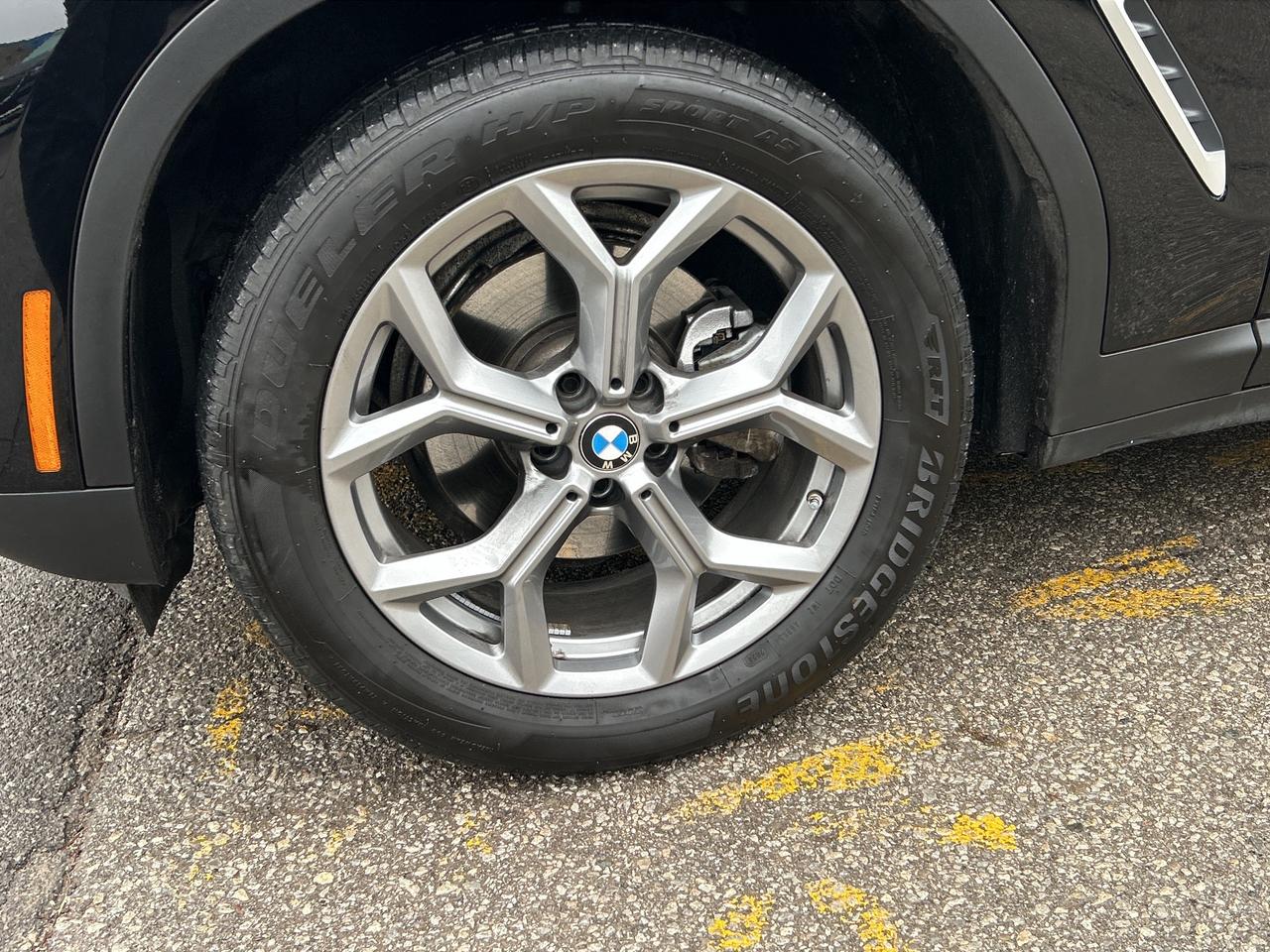 2025 BMW X4 HEADS UP DISPLAY, CARPLAY, PANOROOF,AMBIENT LIGHTS Photo