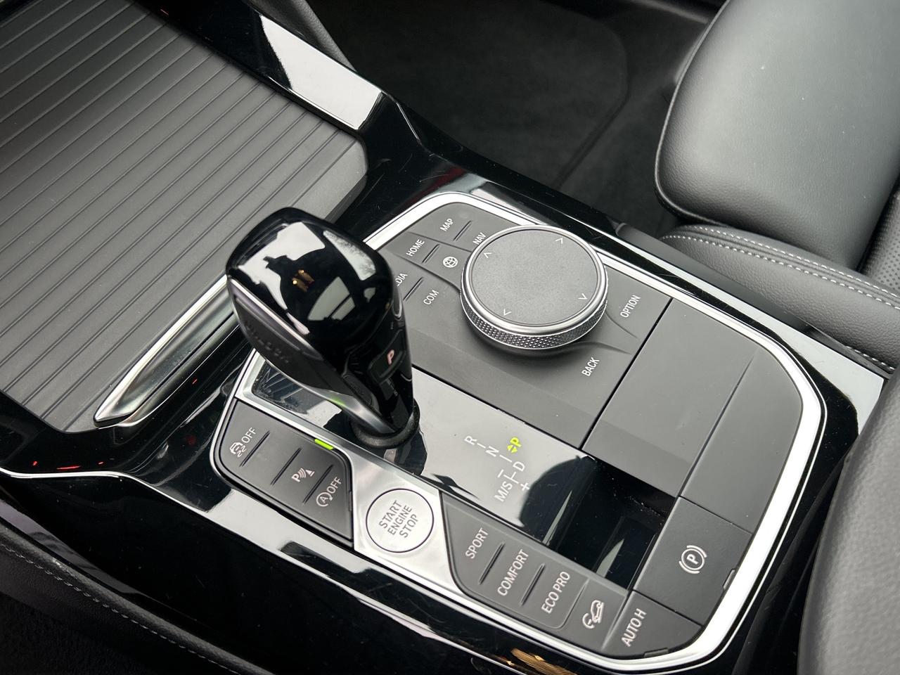 2025 BMW X4 HEADS UP DISPLAY, CARPLAY, PANOROOF,AMBIENT LIGHTS Photo