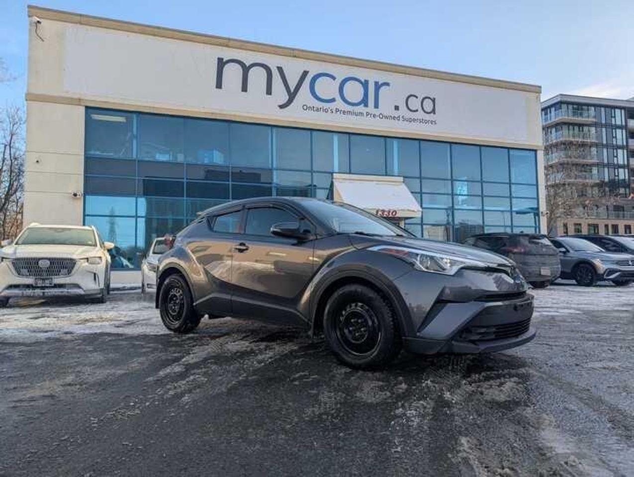 2019 Toyota C-HR  Photo0