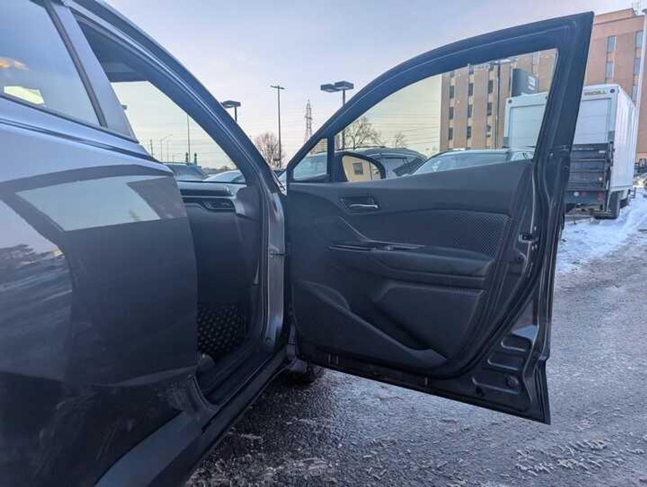 2019 Toyota C-HR  Photo