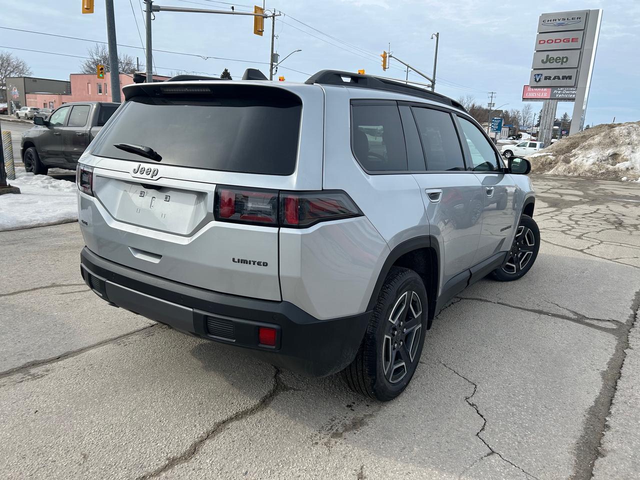 2026 Jeep Cherokee Laredo/Limited 4dr 4x4 Photo