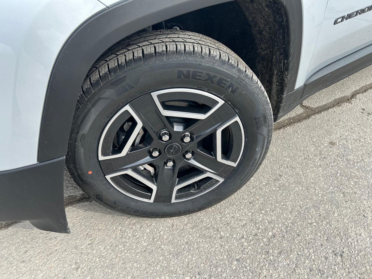 2026 Jeep Cherokee Laredo/Limited 4dr 4x4 Photo