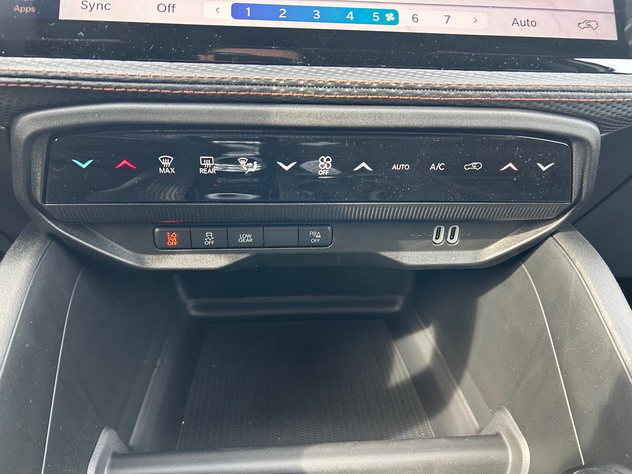 2026 Jeep Cherokee Laredo/Limited 4dr 4x4 Photo