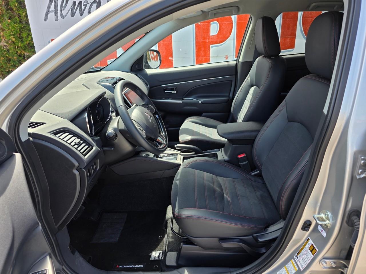 2024 Mitsubishi RVR SE 4dr AWC Photo