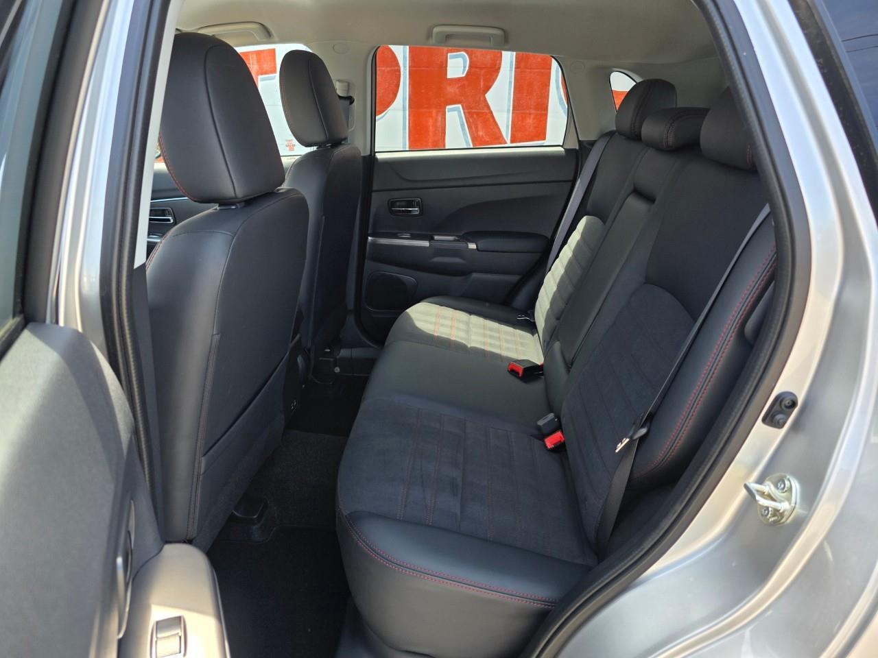2024 Mitsubishi RVR SE 4dr AWC Photo