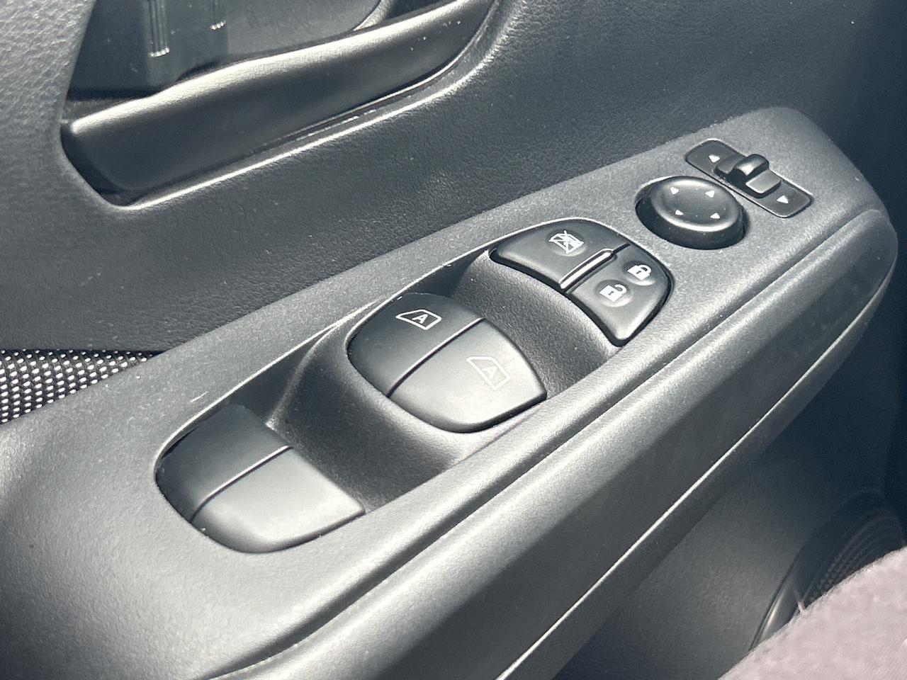 2020 Nissan Kicks S FWD   Blind-spot Warning   Lane Departure Photo