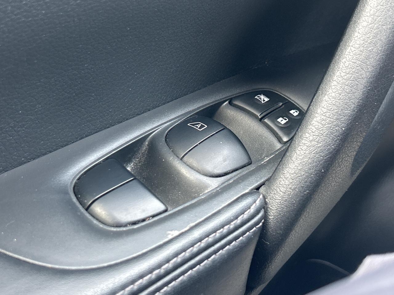 2019 Nissan Rogue SV AWD  Nav. Pano Roof Heated Seats/Steering Wheel Photo