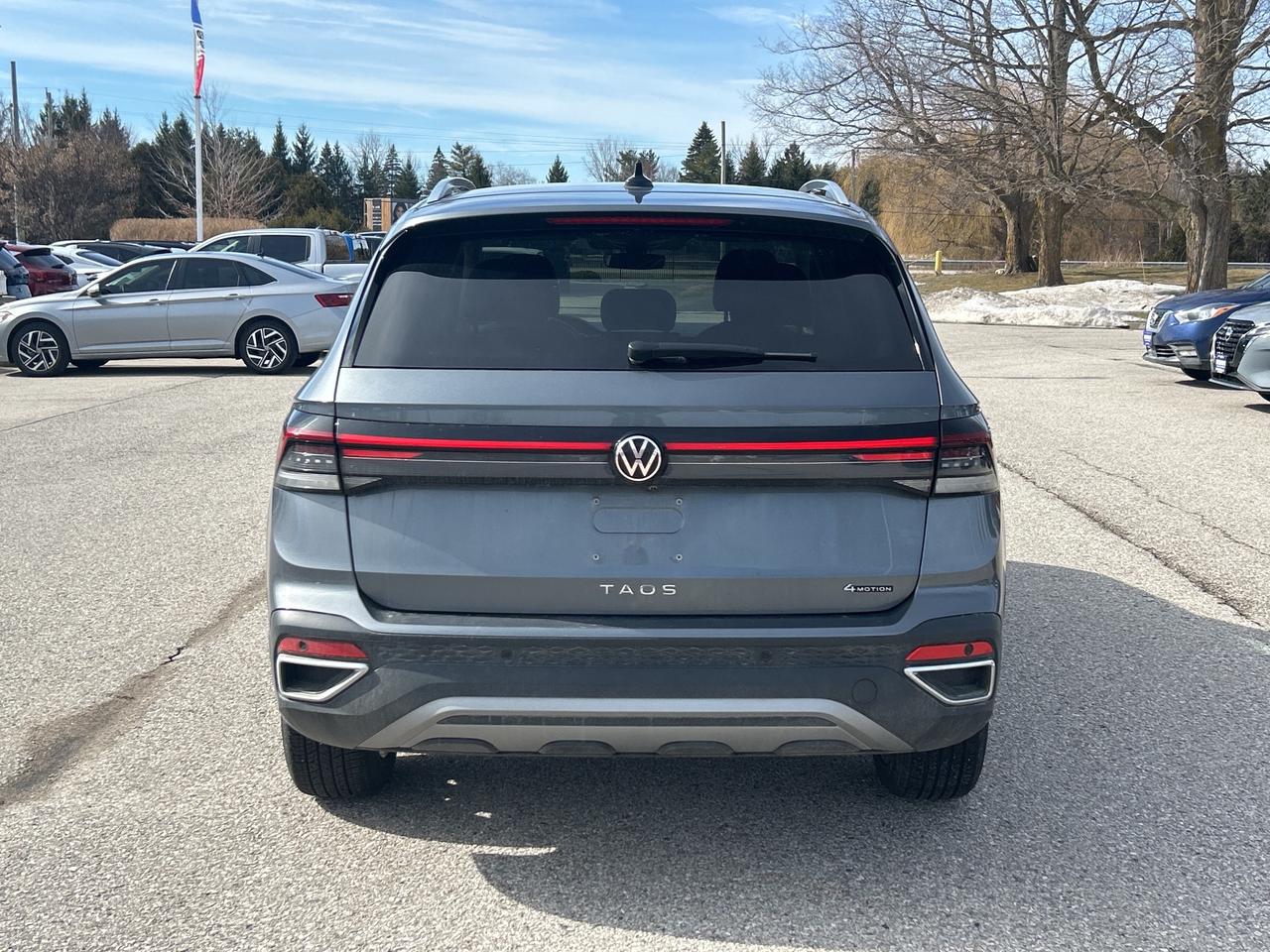 2025 Volkswagen Taos Comfortline 4MOTION  Heated Seats & Steering Wheel Photo