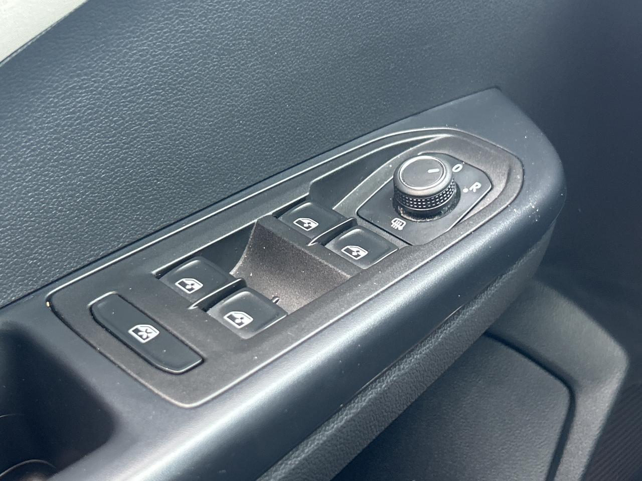 2025 Volkswagen Taos Comfortline 4MOTION  Heated Seats & Steering Wheel Photo
