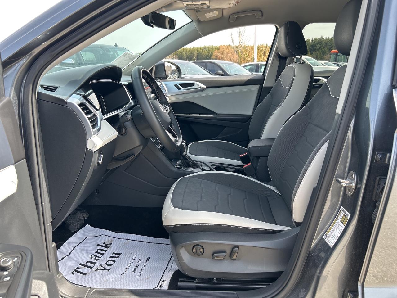 2025 Volkswagen Taos Comfortline 4MOTION  Heated Seats & Steering Wheel Photo