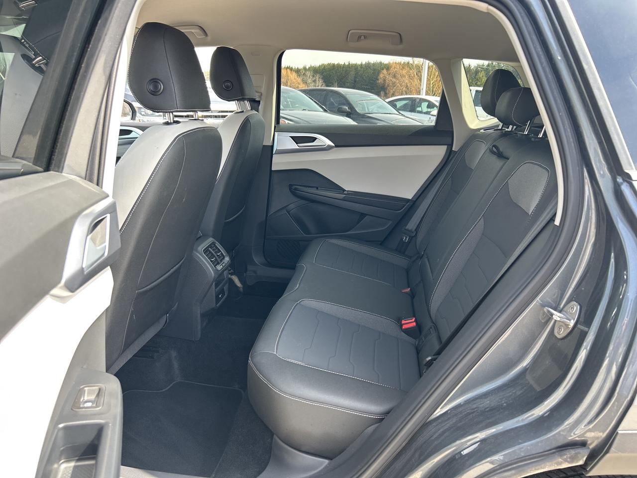 2025 Volkswagen Taos Comfortline 4MOTION  Heated Seats & Steering Wheel Photo