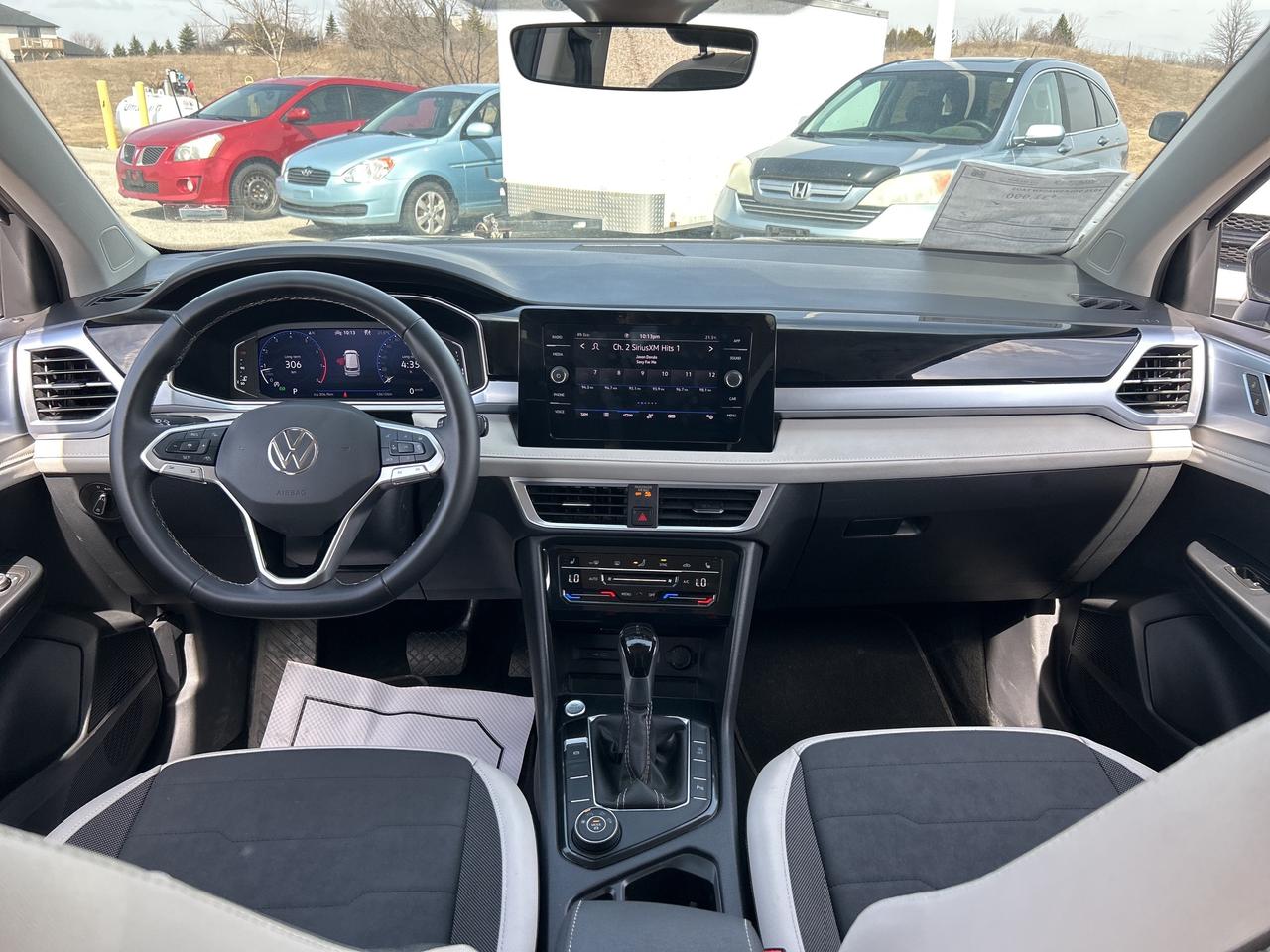 2025 Volkswagen Taos Comfortline 4MOTION  Heated Seats & Steering Wheel Photo
