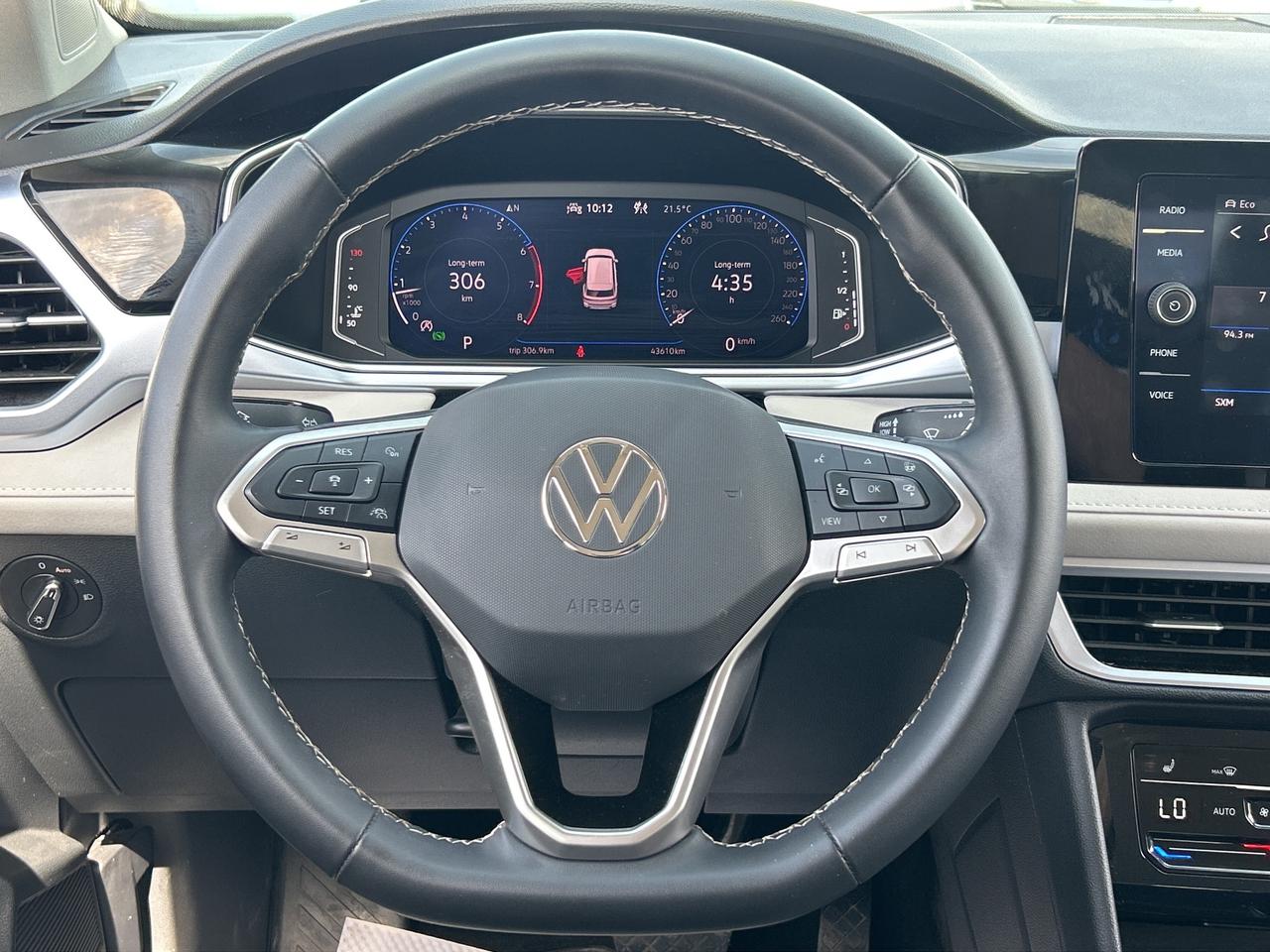 2025 Volkswagen Taos Comfortline 4MOTION  Heated Seats & Steering Wheel Photo