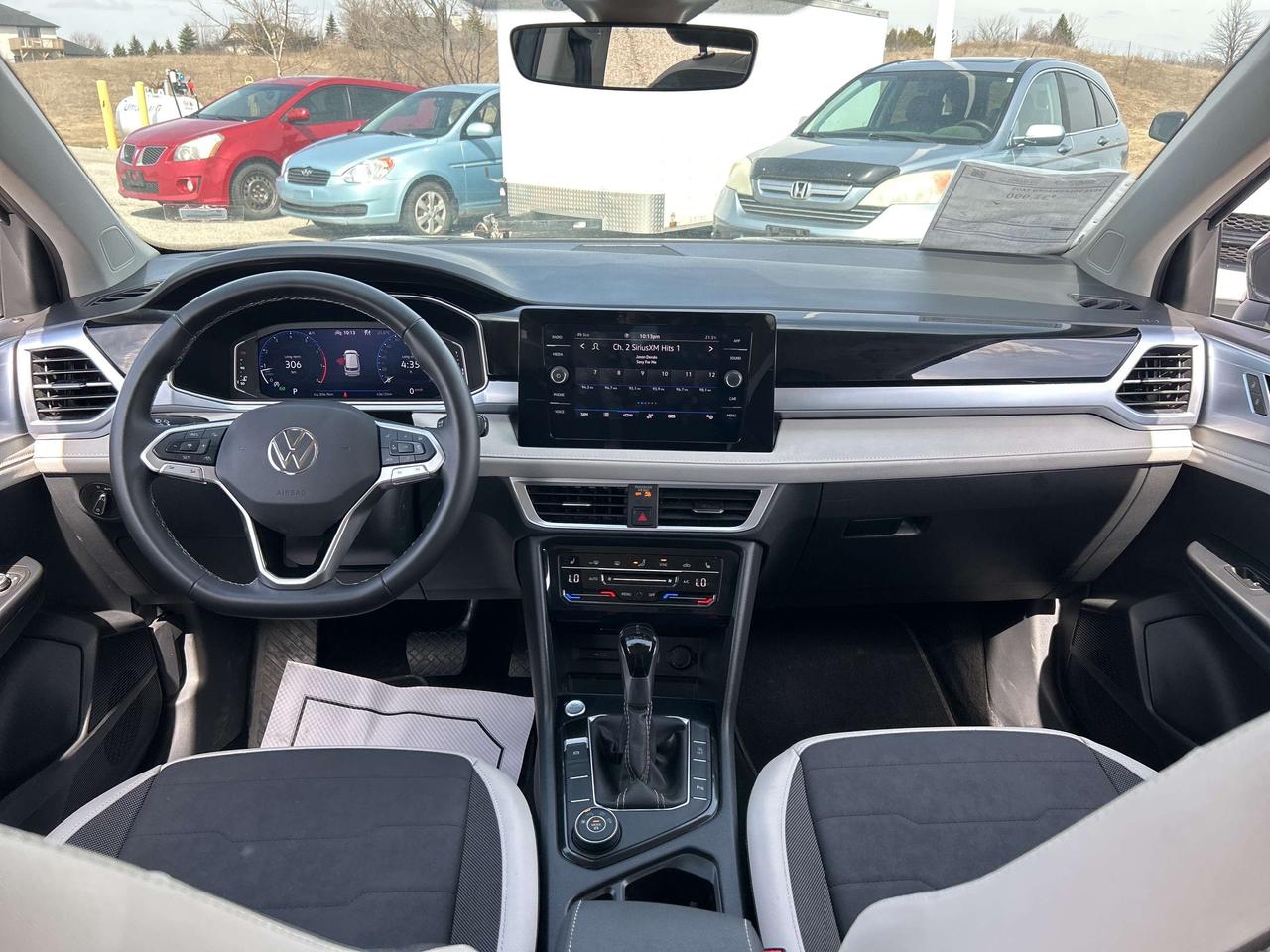 2025 Volkswagen Taos Comfortline 4MOTION  Heated Seats & Steering Wheel Photo
