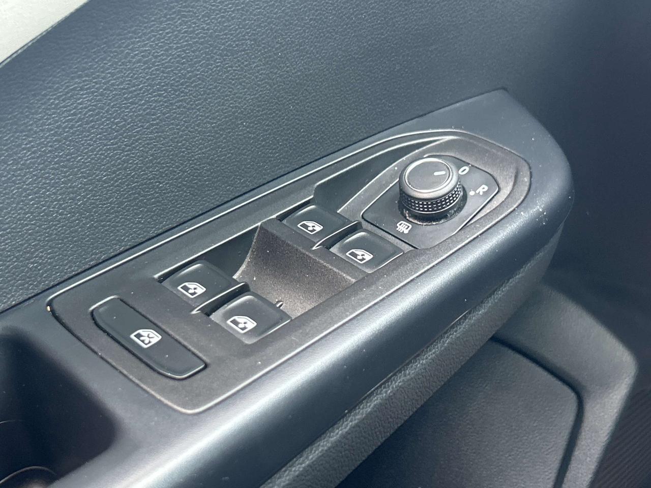 2025 Volkswagen Taos Comfortline 4MOTION  Heated Seats & Steering Wheel Photo