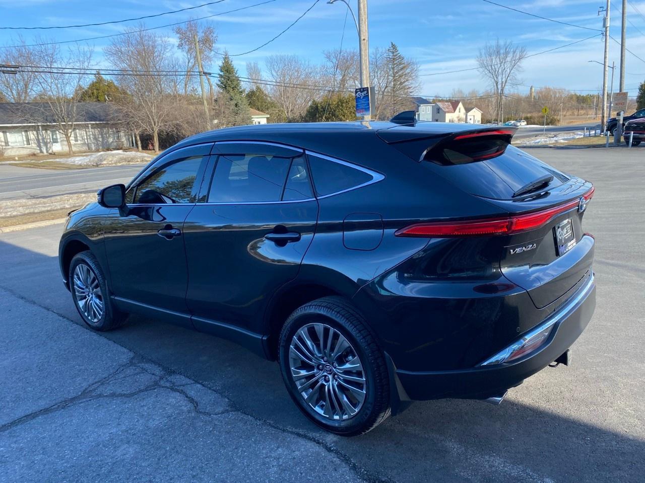 2023 Toyota Venza  Photo