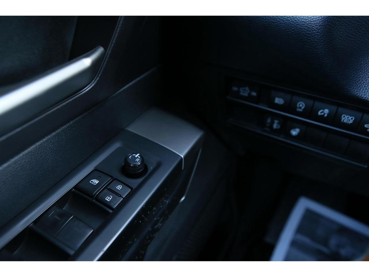 2023 Toyota Tundra SR5 CREWMAX 4WD Photo