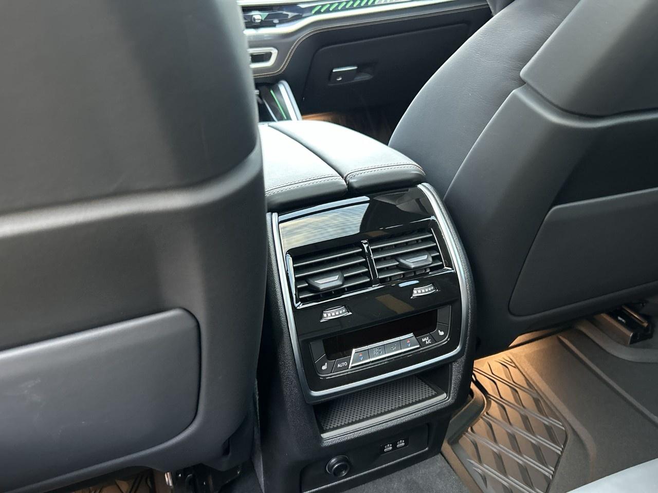 2025 BMW X5 M X5 M Competition Sports Activity Vehicle Photo