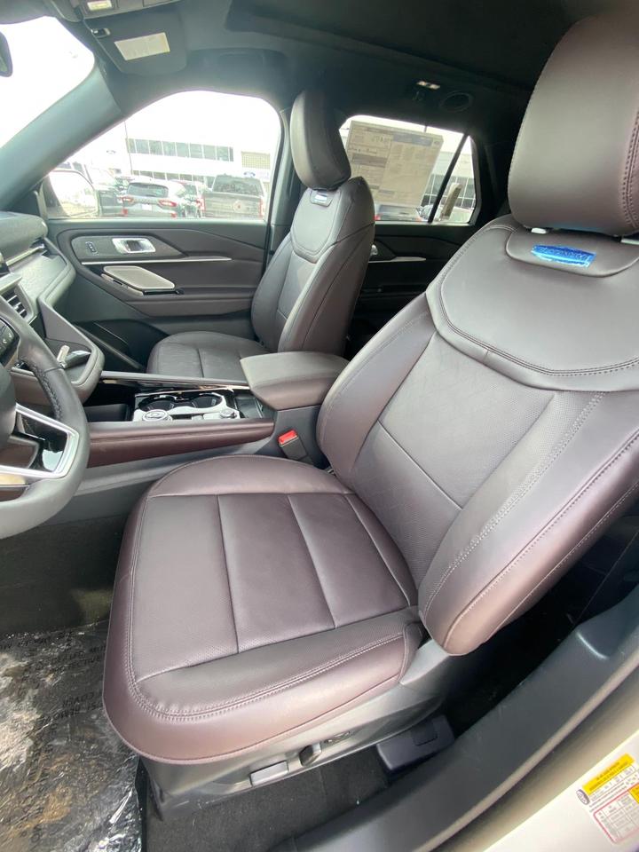 2026 Ford Explorer Platinum 4dr 4x4 Photo