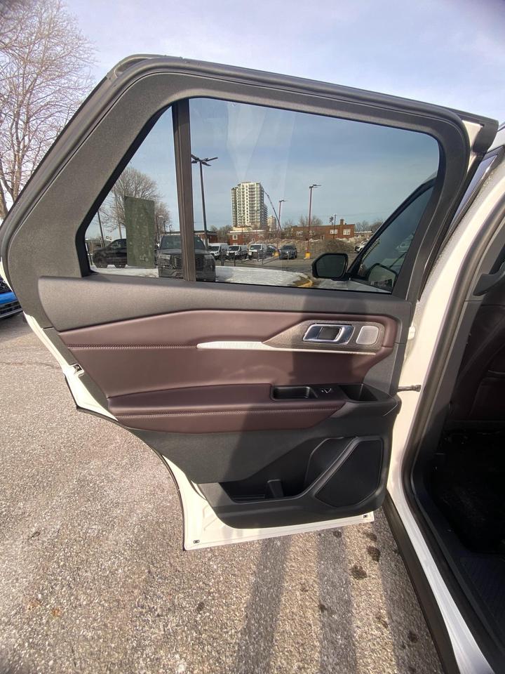 2026 Ford Explorer Platinum 4dr 4x4 Photo