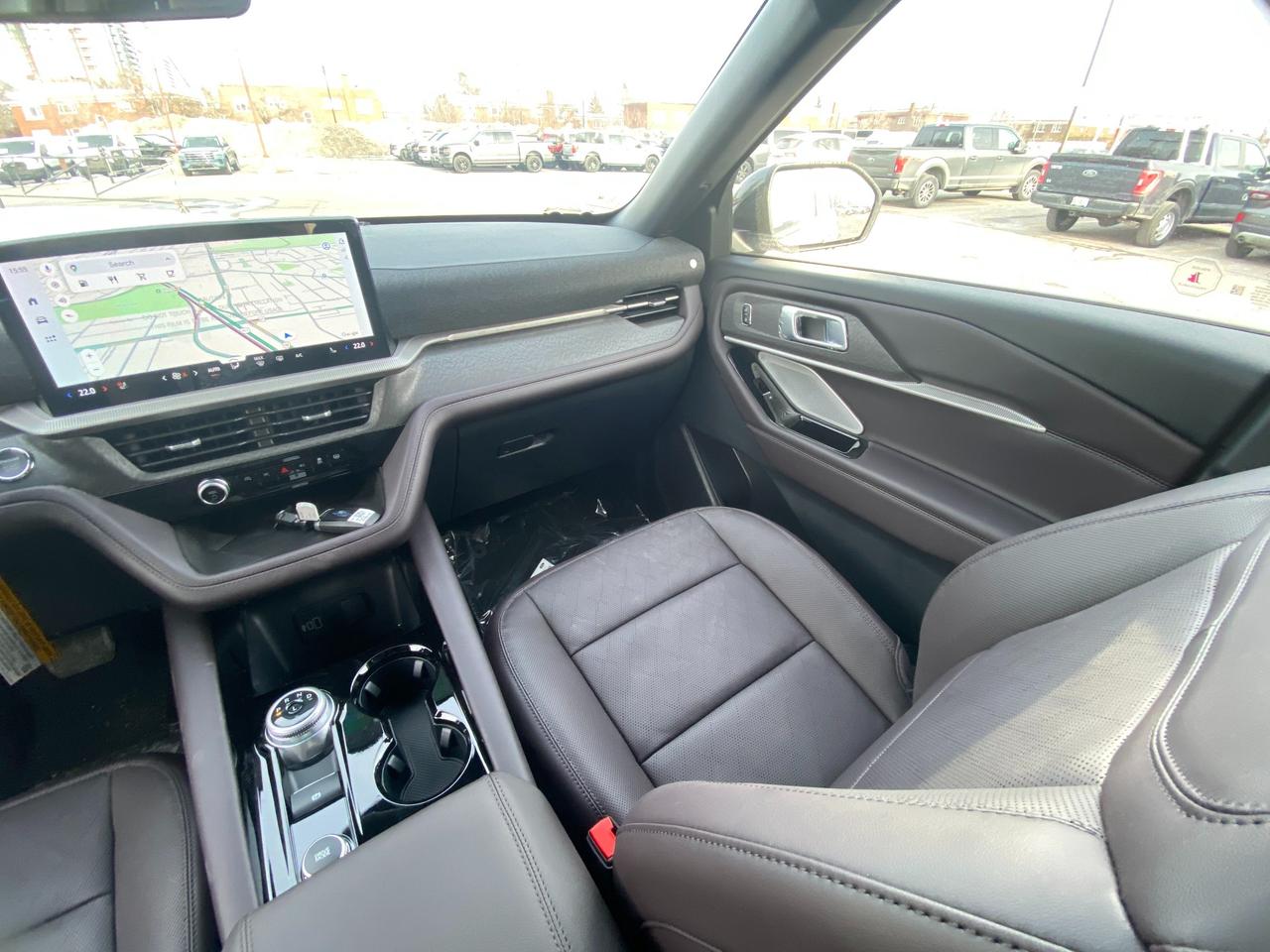 2026 Ford Explorer Platinum 4dr 4x4 Photo