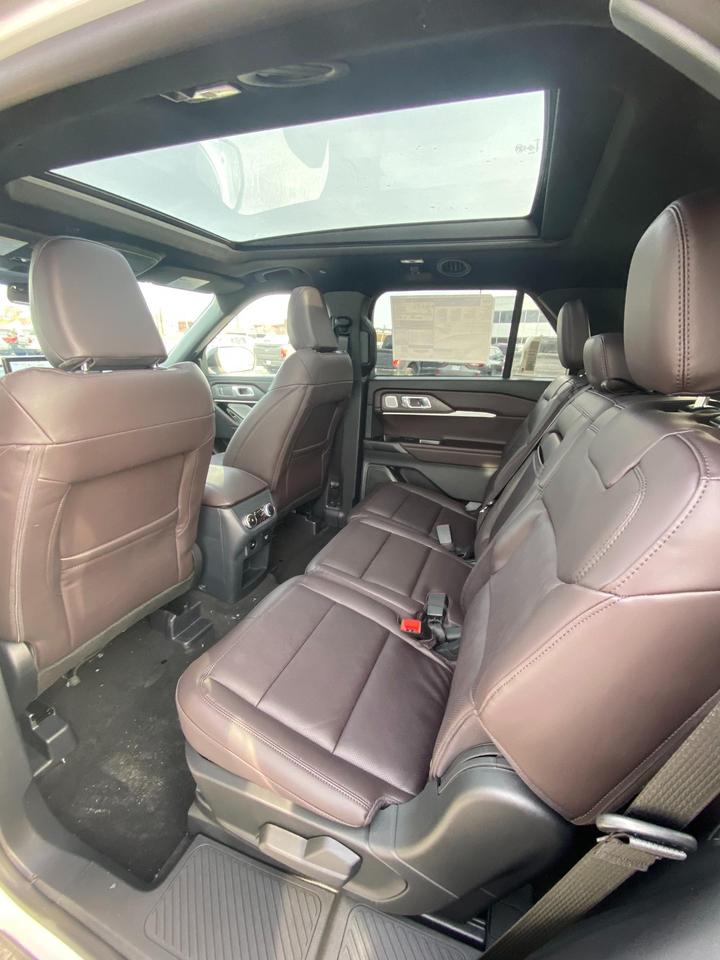 2026 Ford Explorer Platinum 4dr 4x4 Photo