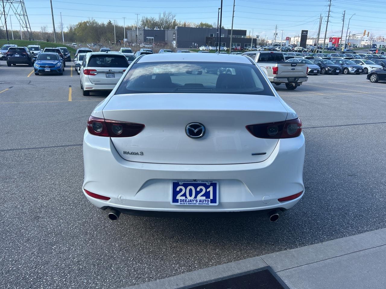 2021 Mazda MAZDA3 GX Photo3