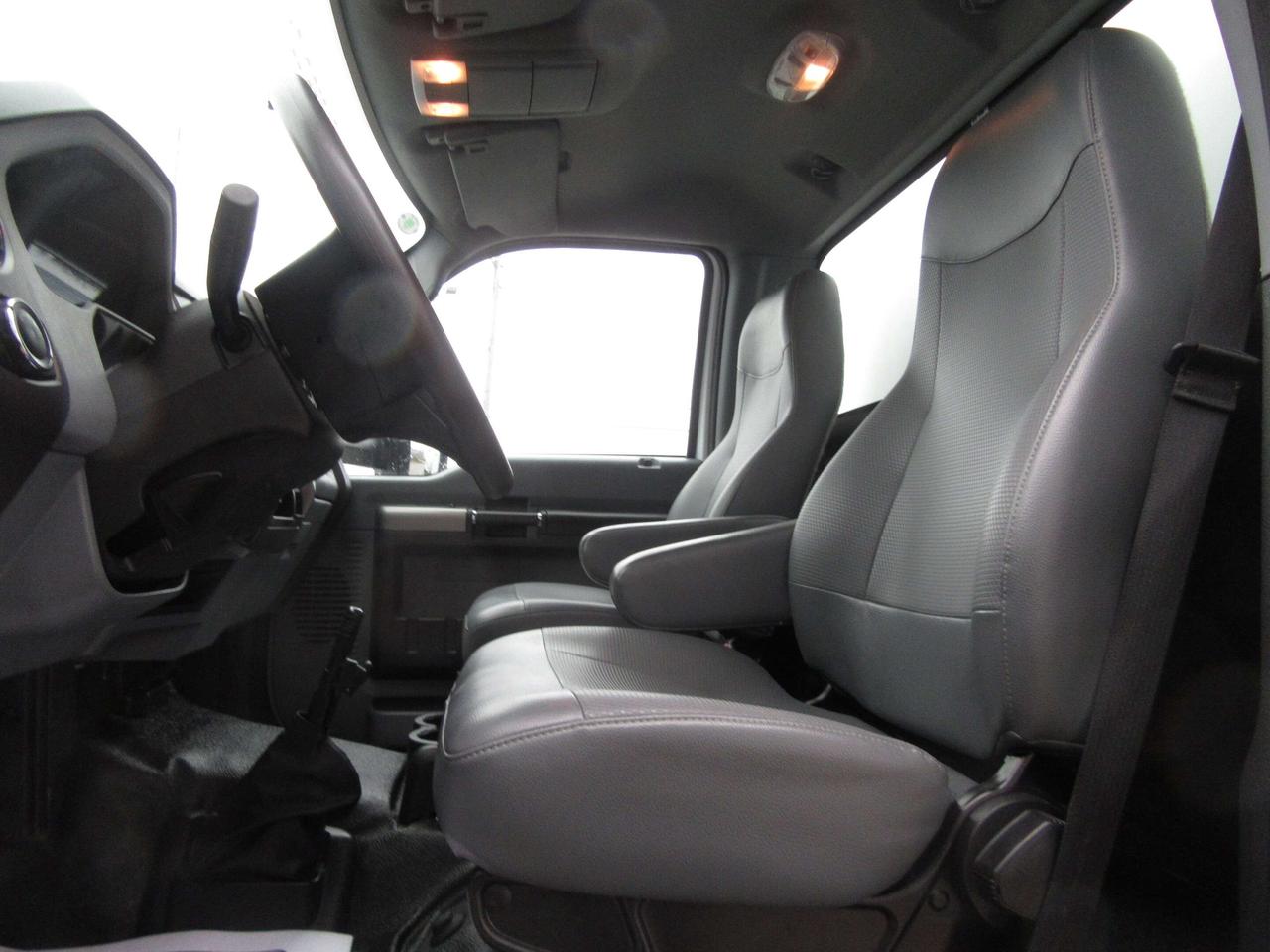 2023 Ford F-650 16FT UNICELL BOX POWER LIFTGATE Photo