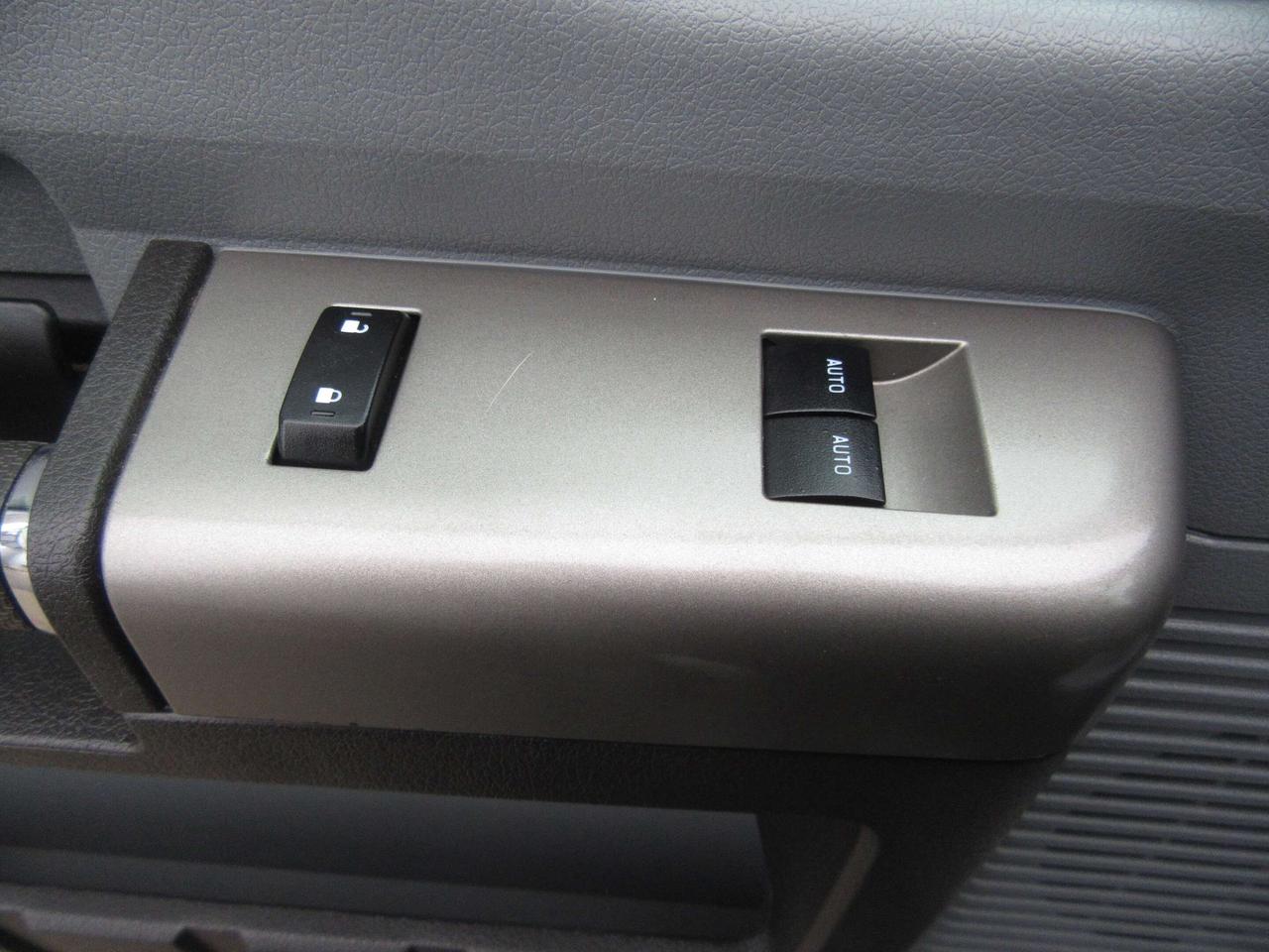 2023 Ford F-650 16FT UNICELL BOX POWER LIFTGATE Photo