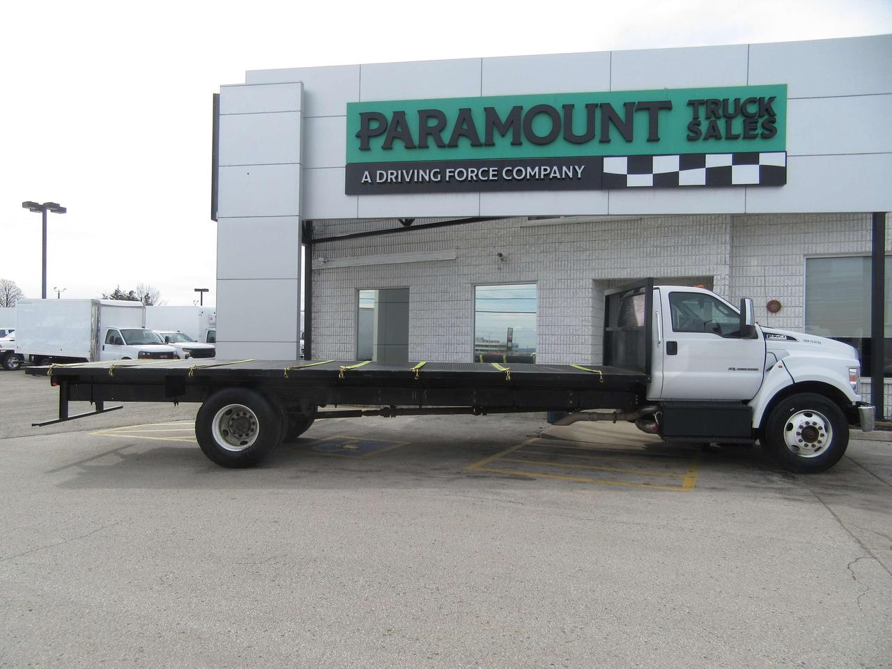 2022 Ford Super Duty F-750 Straight Frame DIESEL 26FT NEW FLAT DECK WITH TIE STRAP PACKAGE Photo5