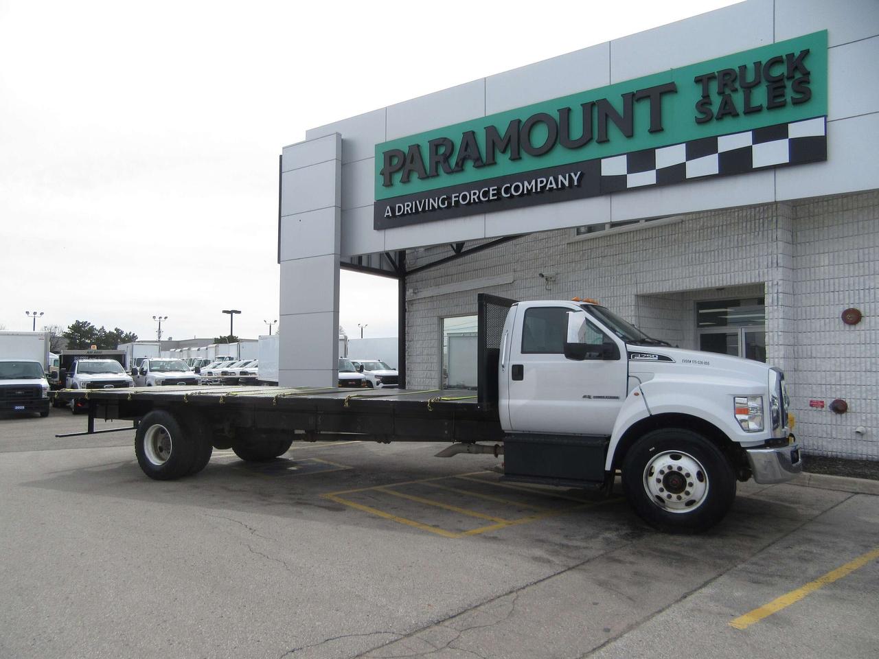 2022 Ford Super Duty F-750 Straight Frame DIESEL 26FT NEW FLAT DECK WITH TIE STRAP PACKAGE Photo