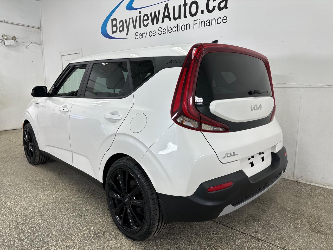 2022 Kia Soul EX Premium 4dr Hatchback Photo4
