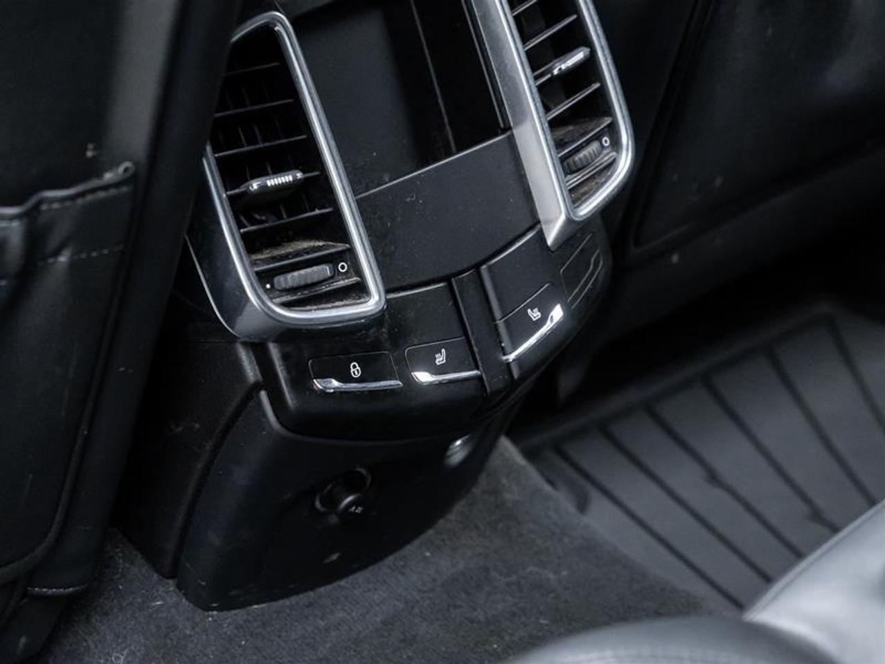 2013 Porsche Cayenne  Photo