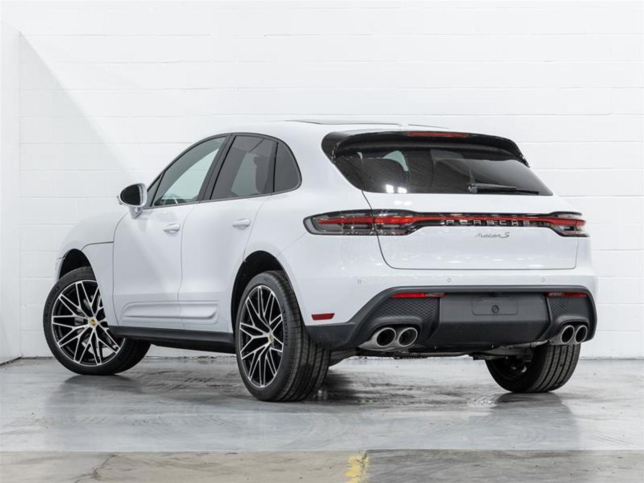 2025 Porsche Macan  Photo2