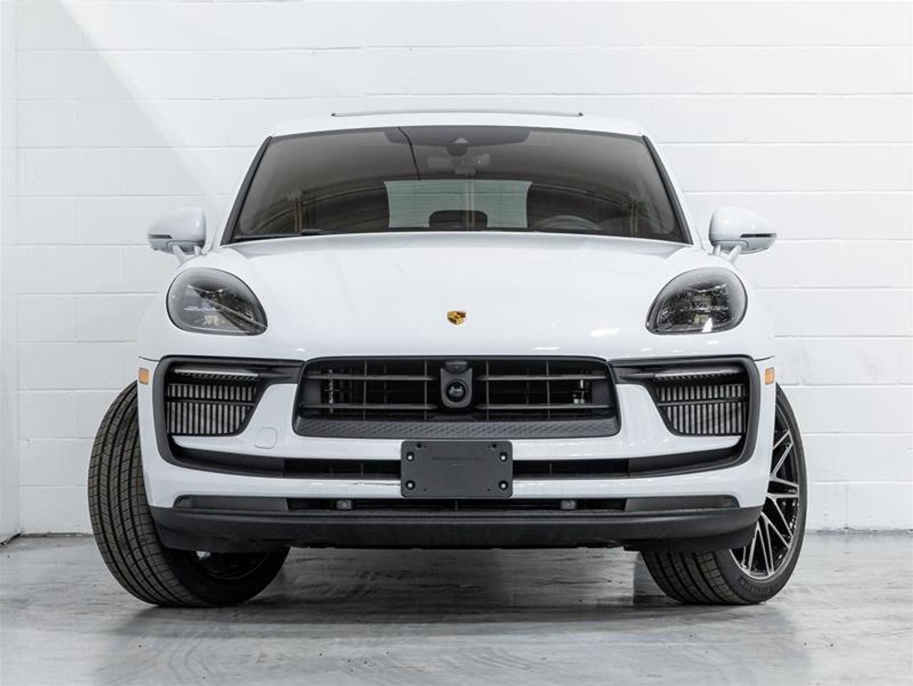 2025 Porsche Macan  Photo3
