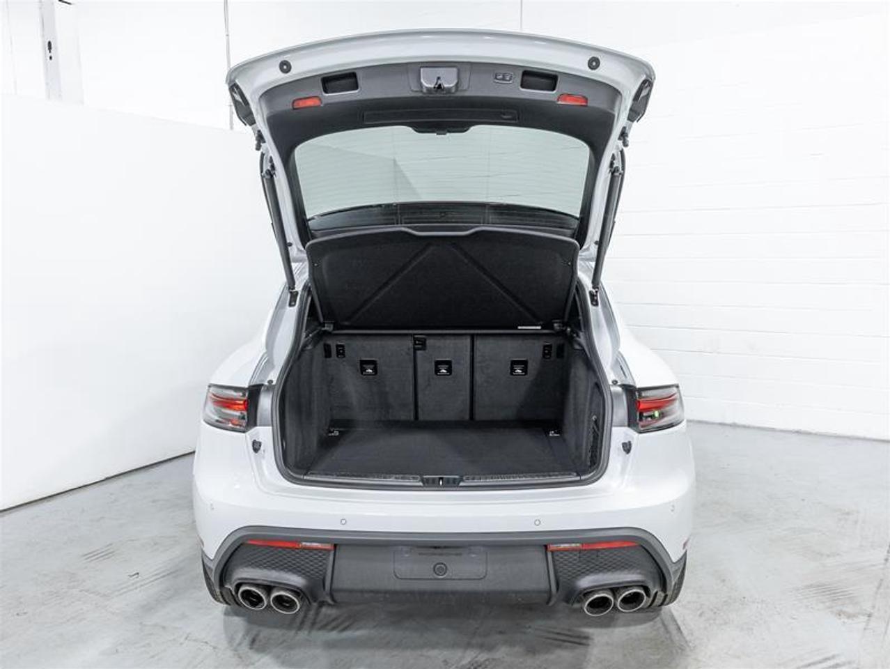 2025 Porsche Macan  Photo