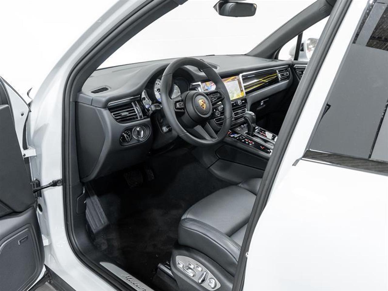2025 Porsche Macan  Photo