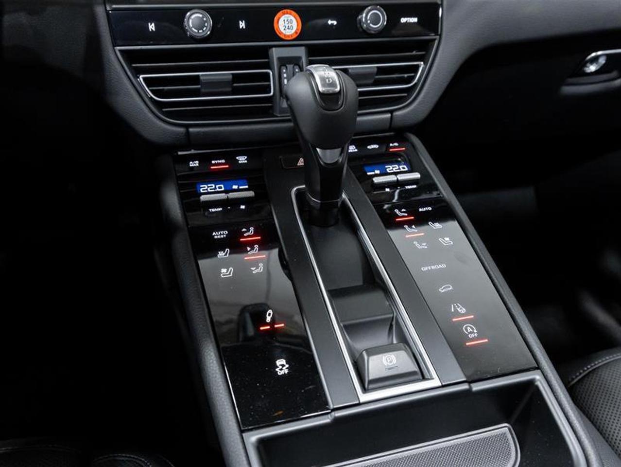 2025 Porsche Macan  Photo