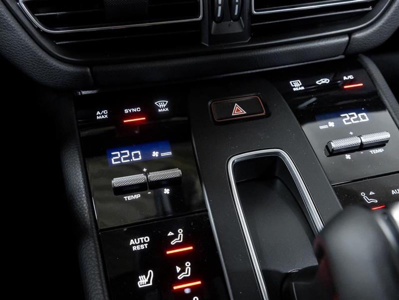 2025 Porsche Macan  Photo