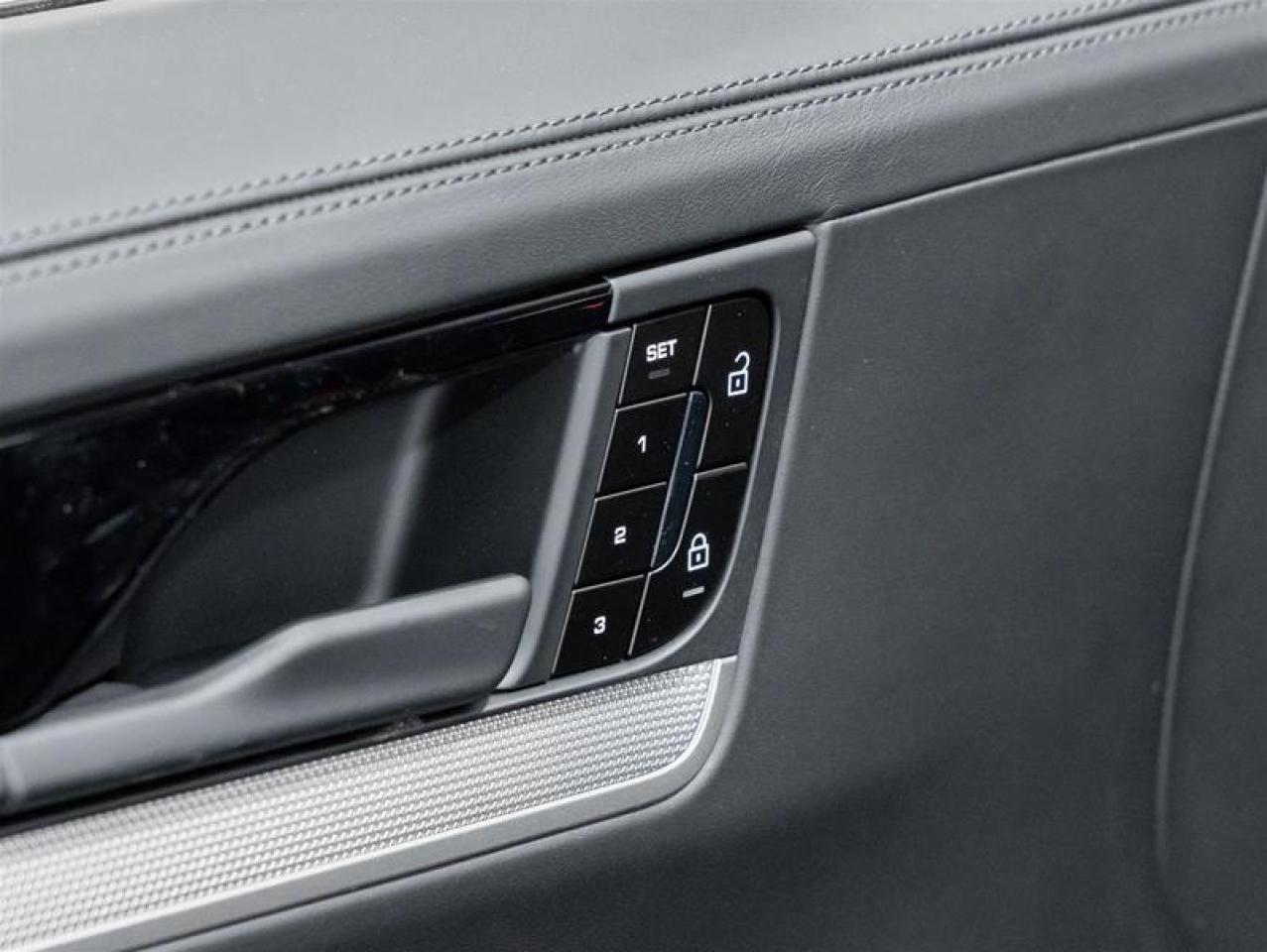 2025 Porsche Cayenne  Photo