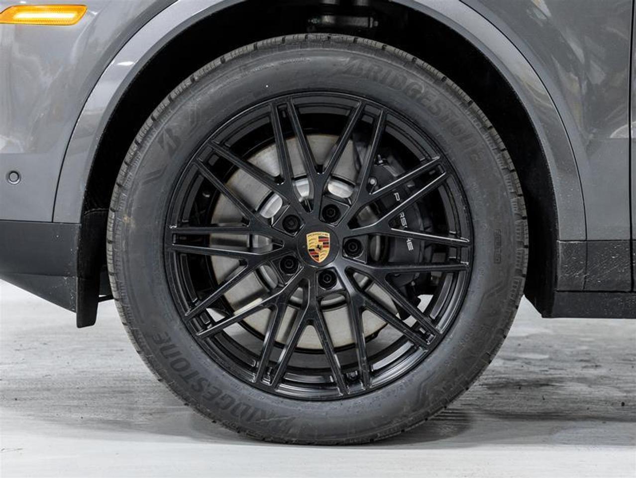 2025 Porsche Cayenne  Photo4