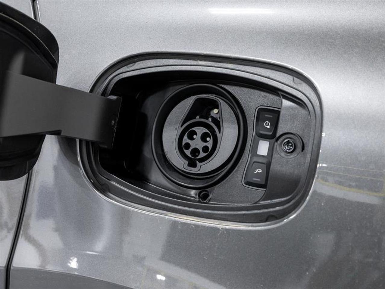2025 Porsche Cayenne  Photo