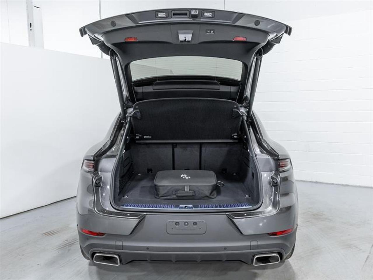 2025 Porsche Cayenne  Photo