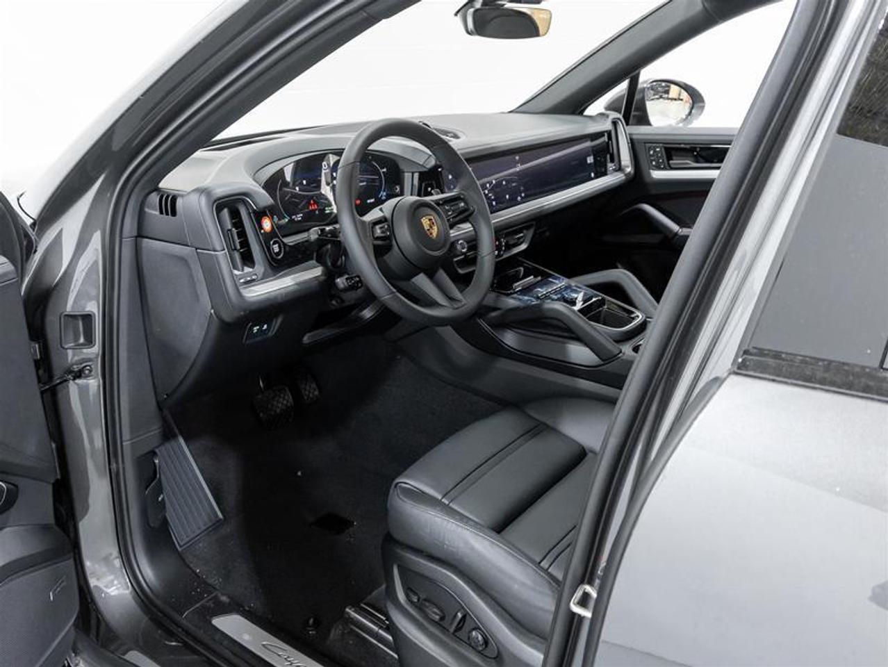 2025 Porsche Cayenne  Photo
