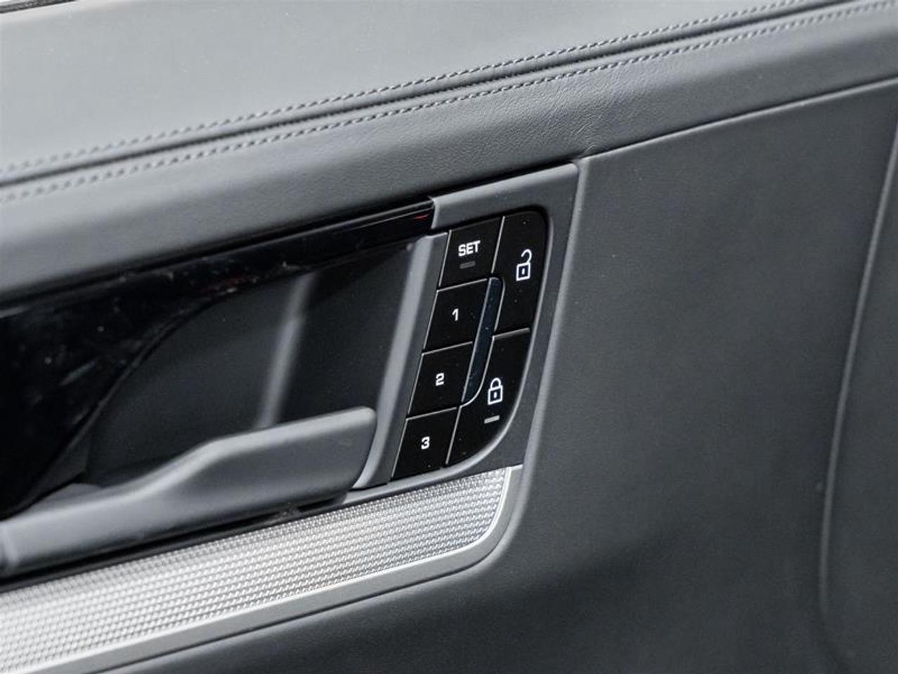 2025 Porsche Cayenne  Photo